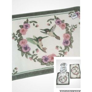 4 Piece Floral Hummingbird Bath Ensemble; Rugs & Toilet Covers NWT